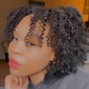 Meet your Posher, Carla